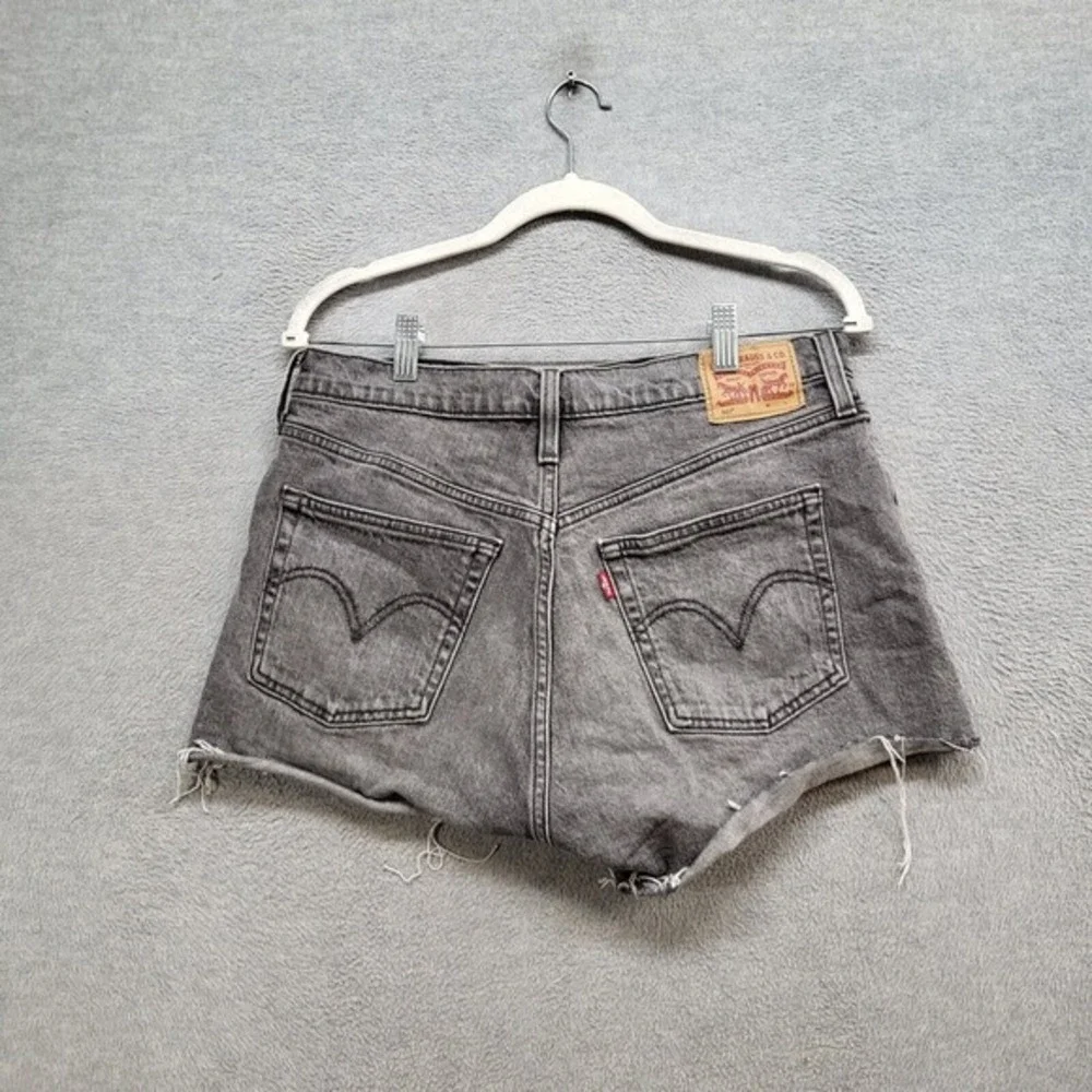 Levis carefully per we
